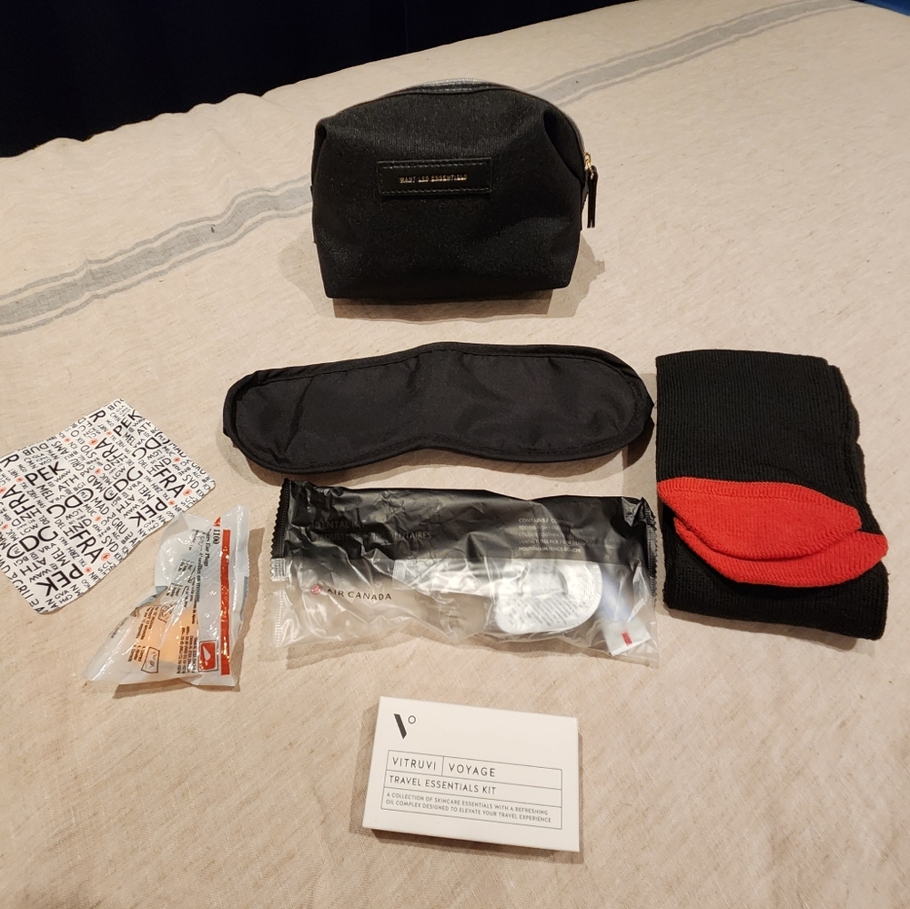 TRAVEL ESSENTIALS KIT - Picture 4 of 4